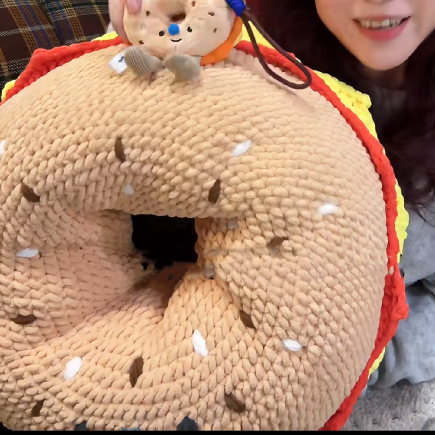 超大贝果抱枕手工钩织创意玩偶抱枕靠垫可爱送朋友DIY材料包,服饰配件/皮带/帽子/围巾,DIY编织材料包,淘宝优惠券,粉丝福利购,淘宝优惠卷