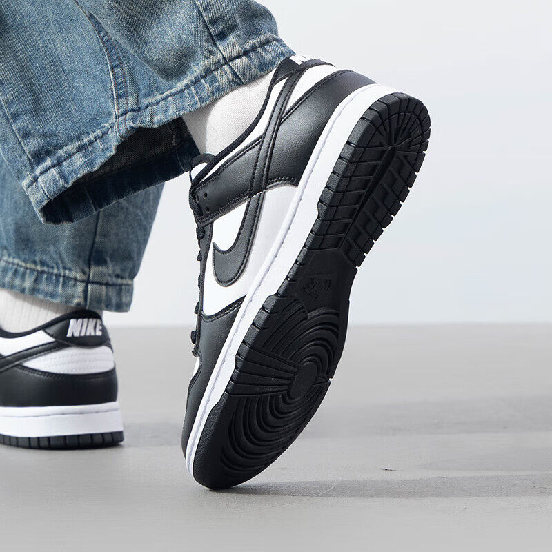 �ϲ�حNIKE�Ϳ� ��Ů��ڰ���èDUNK LOW�˶�����Ь��HF5441-100 522Ԫ