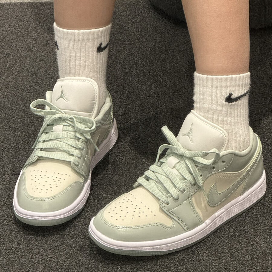 耐克女AIRJORDAN1篮球鞋