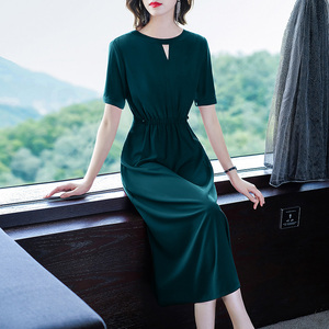 典雅连衣裙气质高贵女夏季新款2025显瘦高端欧货墨绿色裙子过膝