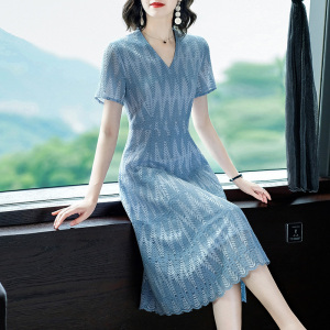 典雅连衣裙2025夏装新款蕾丝中年妈妈v领高贵洋气减龄显瘦裙子