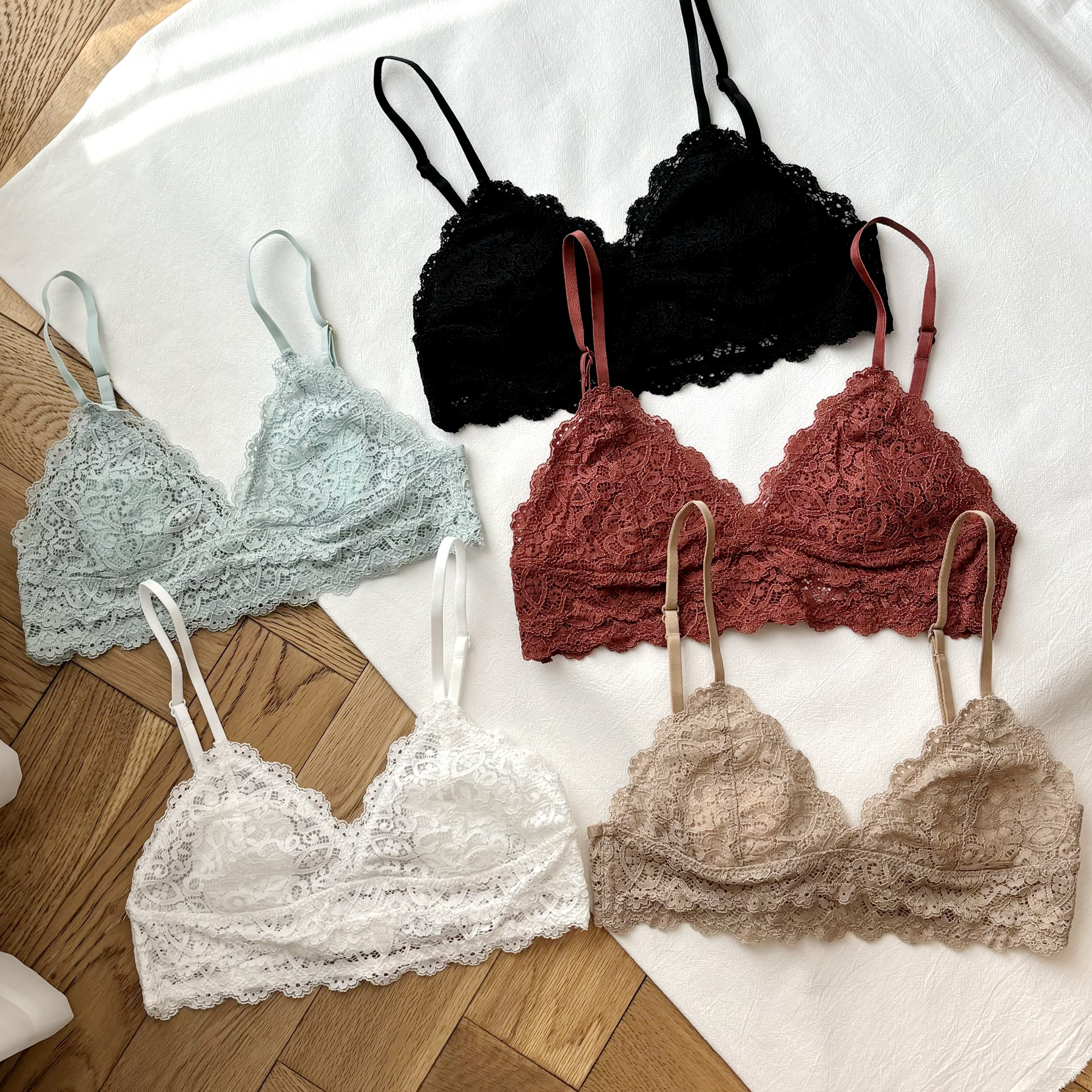 夏季法式内衣女无钢圈超薄款美背小胸三角杯性感蕾丝少女文胸学生