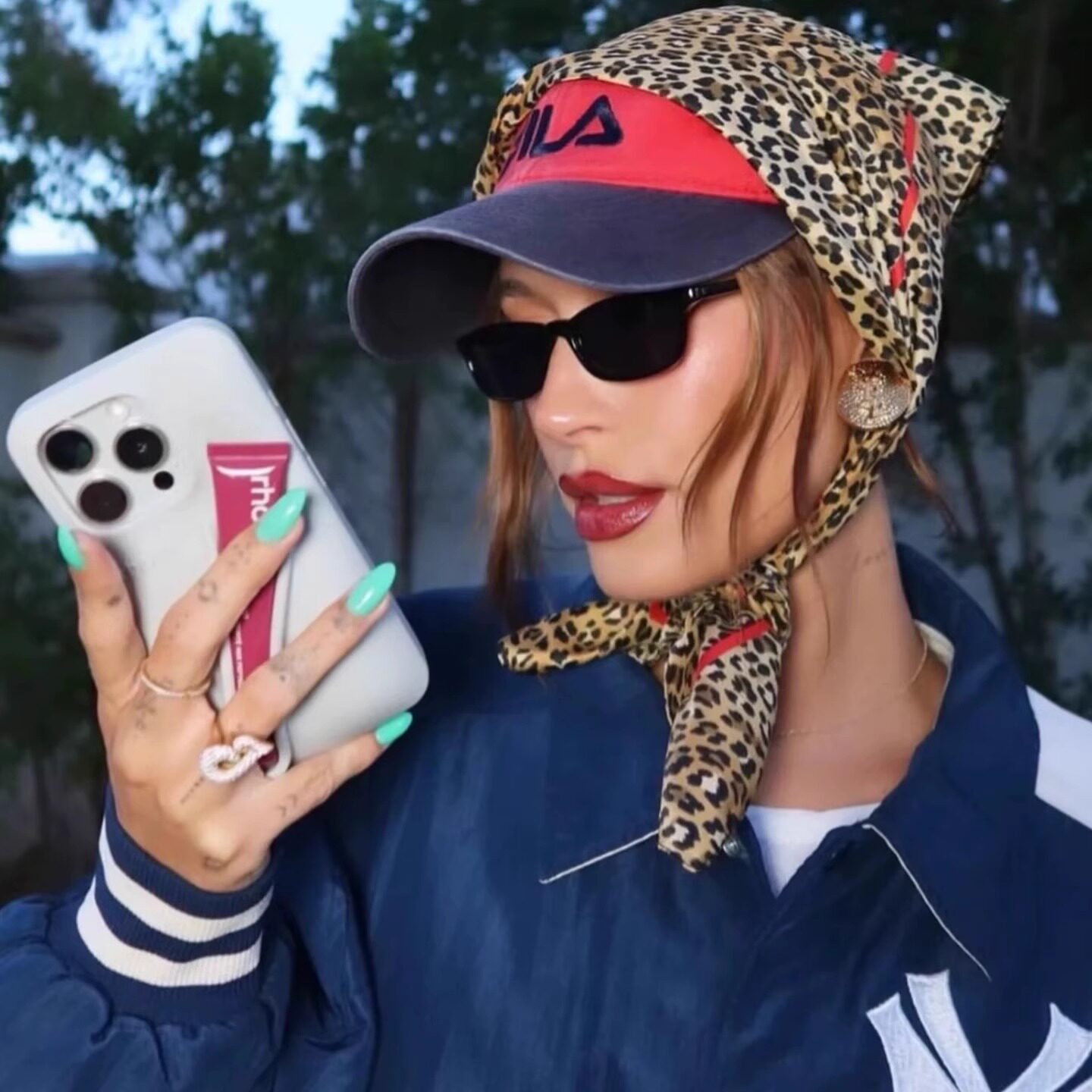 2405haily同款豹纹显脸小方巾可套头小花边可围脖包头小丝巾