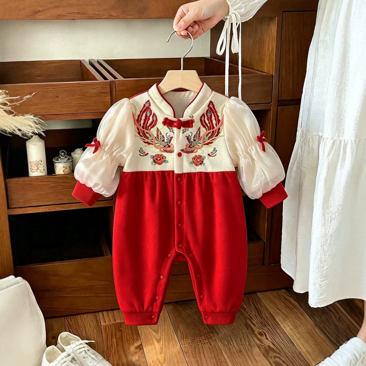秋冬加厚新中式婴儿连体衣凤凰刺绣盘扣喜庆爬服婴幼儿泡泡袖哈衣