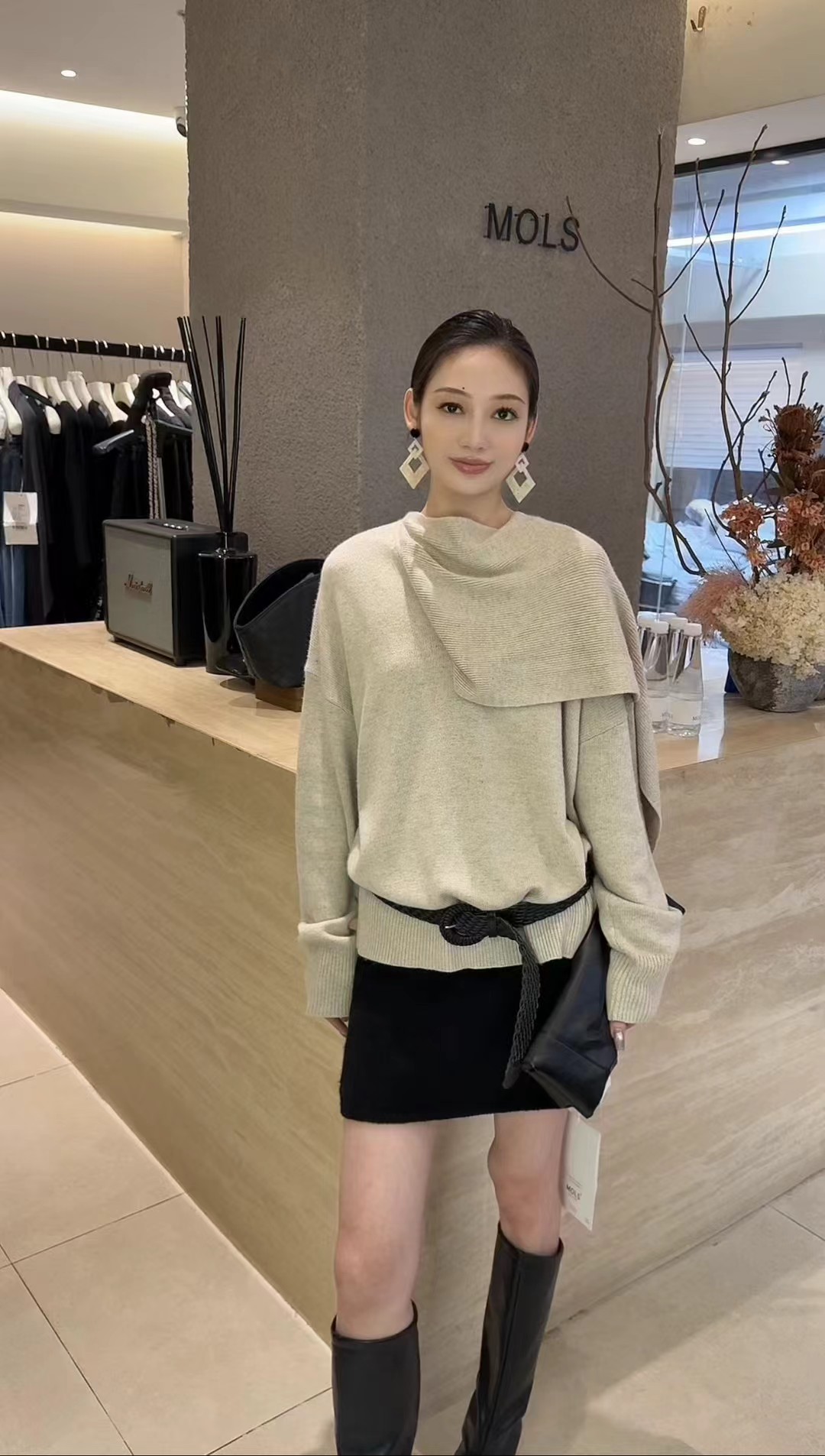 MOLS2025秋冬新款韩系高级感简约百搭显瘦针织衫配披肩