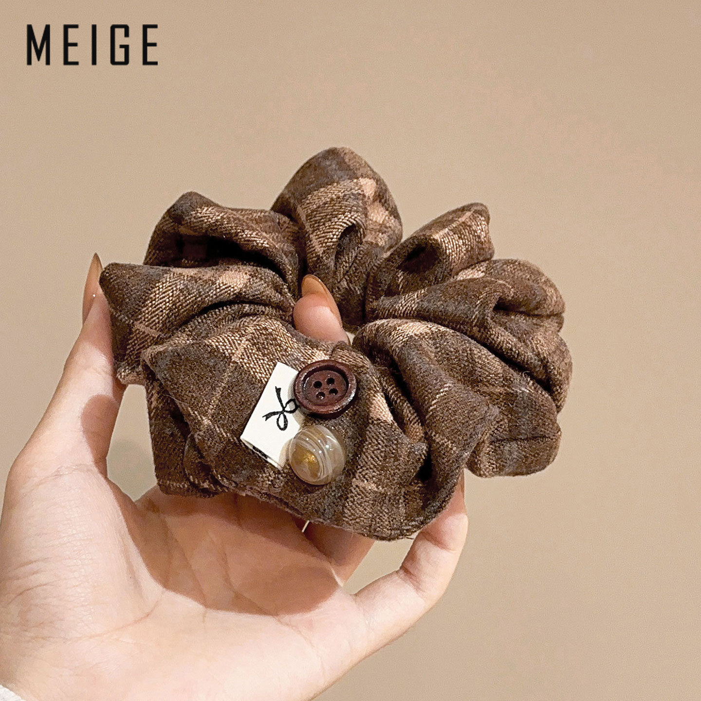 格纹毛呢纽扣发圈女高级感洋气时尚扎头头绳皮筋丸子头巨好看头花,饰品/流行首饰/时尚饰品新,发饰,淘宝优惠券,粉丝福利购,淘宝优惠卷