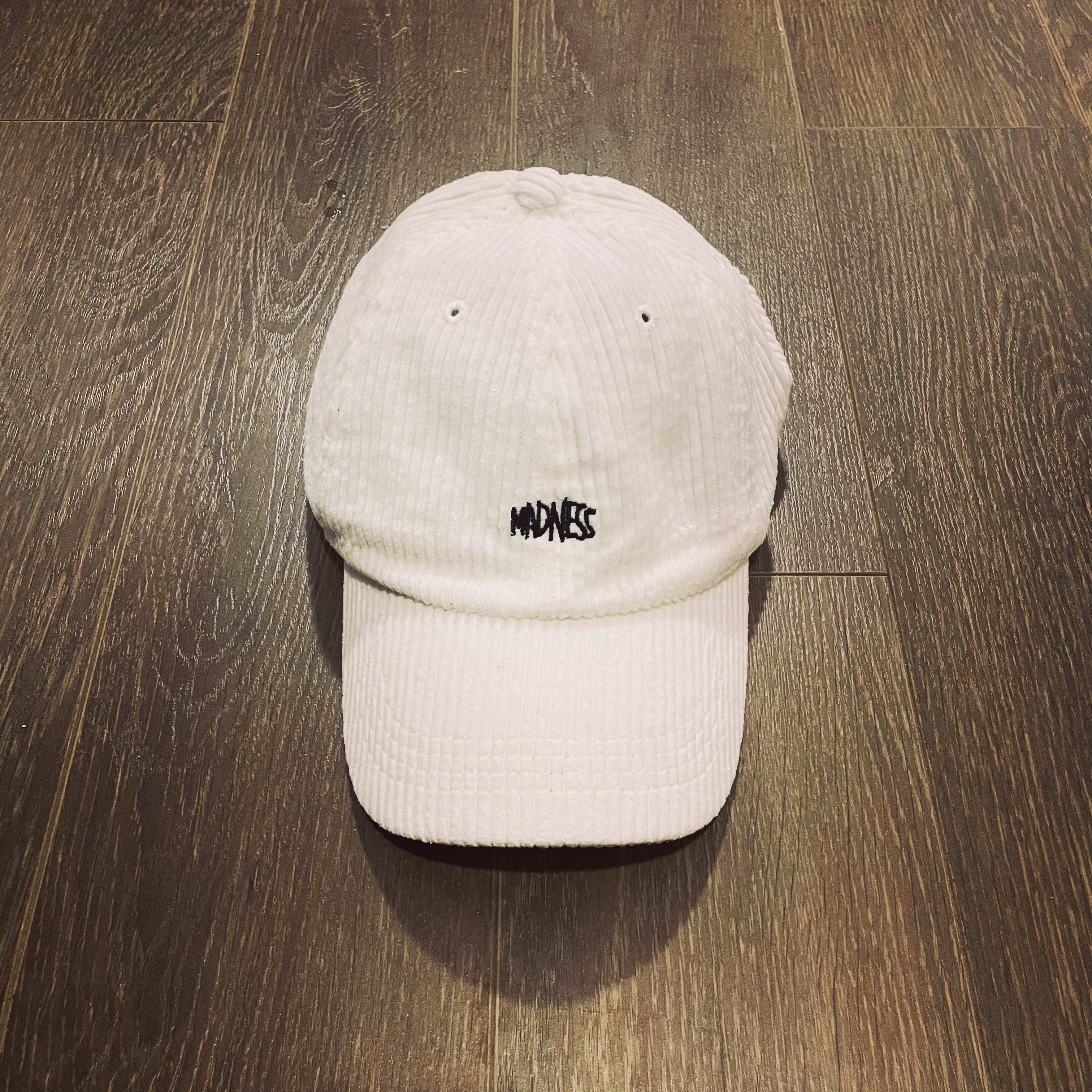 日产水洗刺绣白灯芯绒帽子