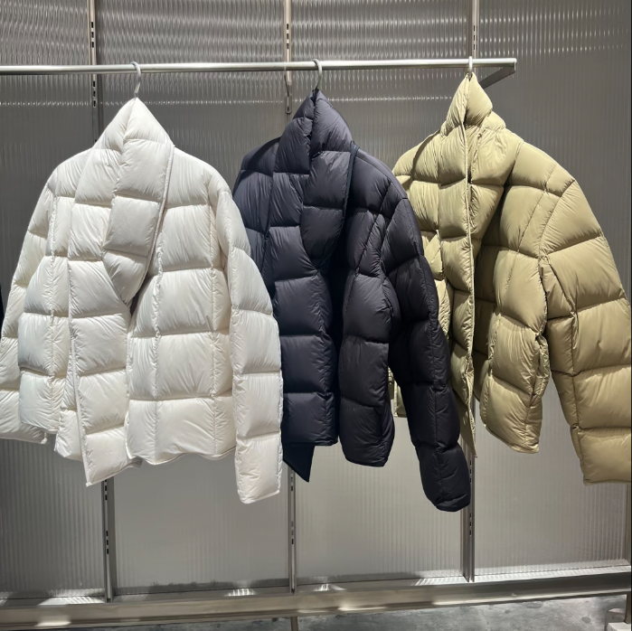 现货江南2025冬款女装宽松简约风围巾领立领羽绒服外套 5P0C14030