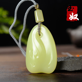 新疆若羌县天然鸡油黄色和田玉/黄口玉/仿古随形平安无事牌/吊坠