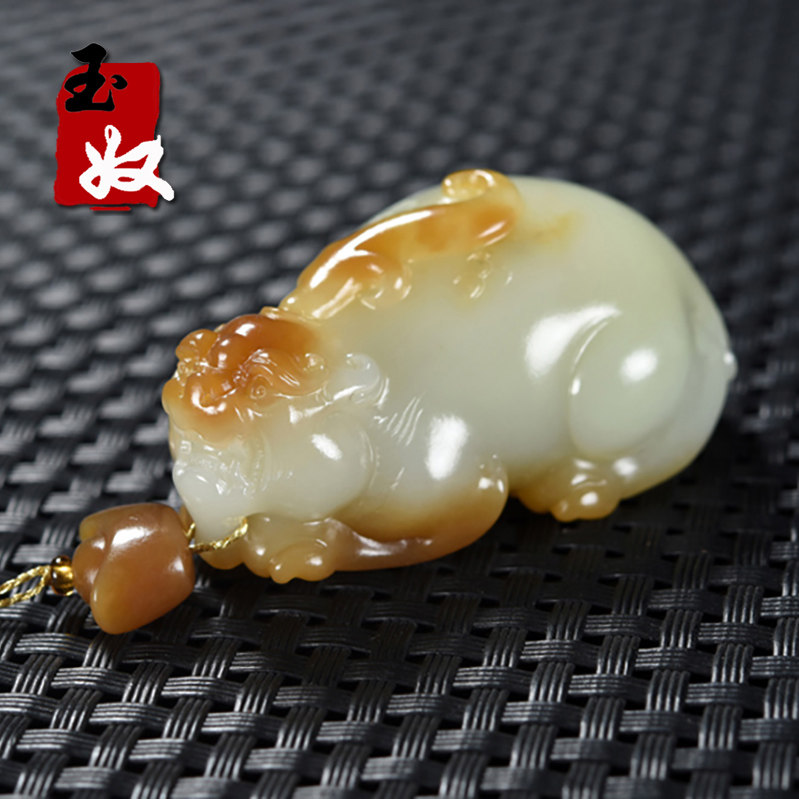 新疆且末县金山矿焦红糖色和田玉/鸿运当头/貔貅/元宝/吊坠/把件