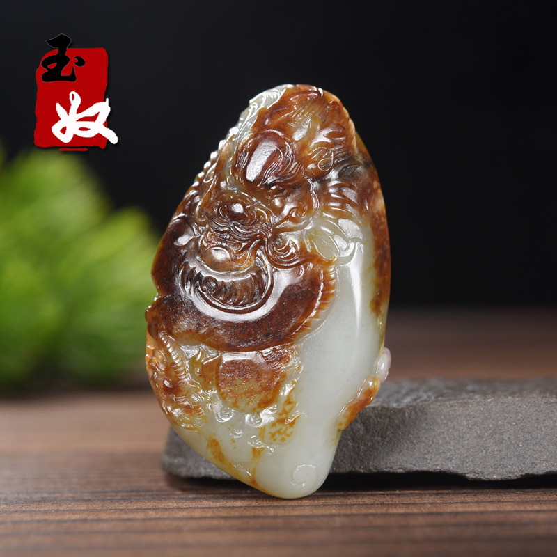 新疆和田地区和田玉/枣红皮籽料/仿古生肖龙/粉紫如意//吊坠/把件