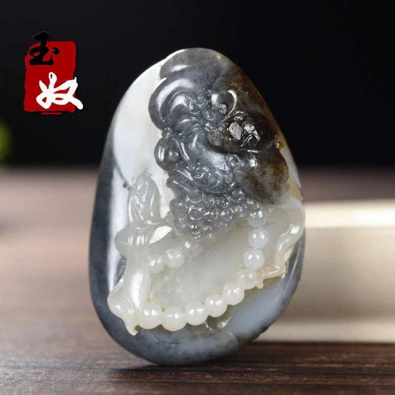 新疆玉龙喀什河天然秋梨皮籽料青花墨玉/达摩/悟道/蝙蝠/吊坠47克