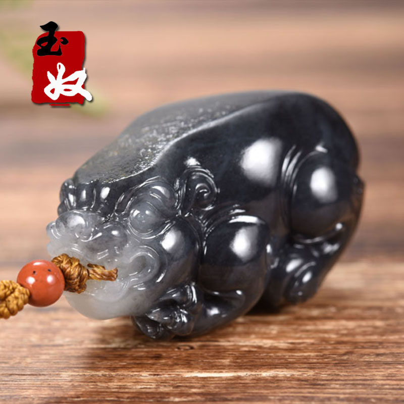 名家/新疆和田玉/墨玉青花/原皮真孔籽料/貔貅/手把件/摆件/100克