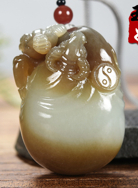 新疆且末县和田玉/糖白玉/生肖牛/扭转乾坤/吊坠/手把件/62.91克