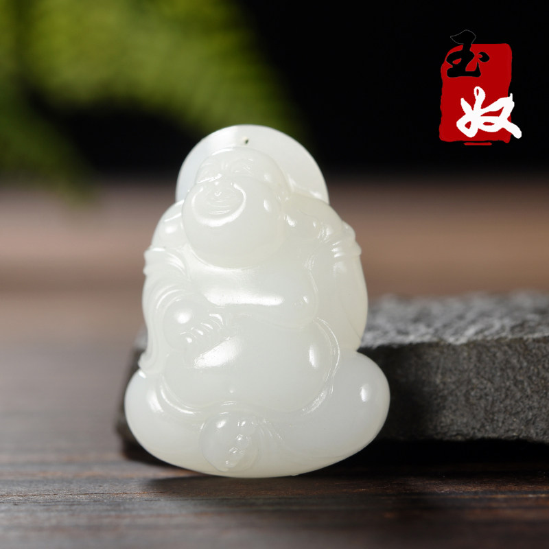 新疆于田县天然和田玉/一级白老熟料羊脂玉/站立笑佛/吊坠/14.3克