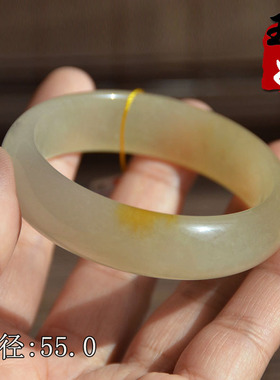 新疆阿勒泰天然金丝玉/灰白俏黄色/地表宝石光细料/手镯子/55