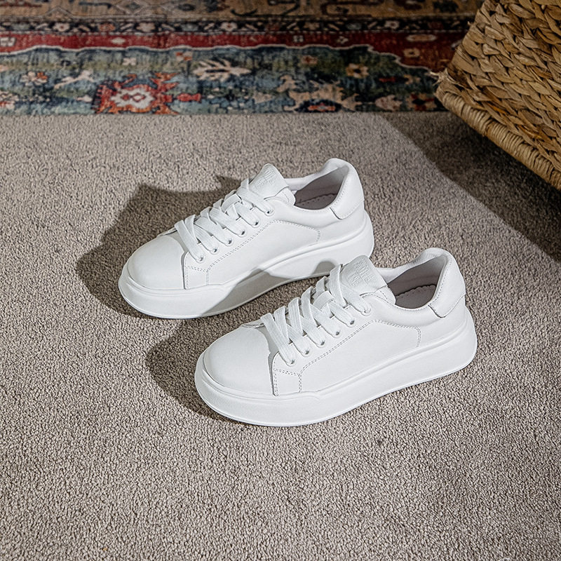 2026新款春季真皮小白鞋女百搭配裙子轻便休闲鞋秀气显瘦厚底板鞋