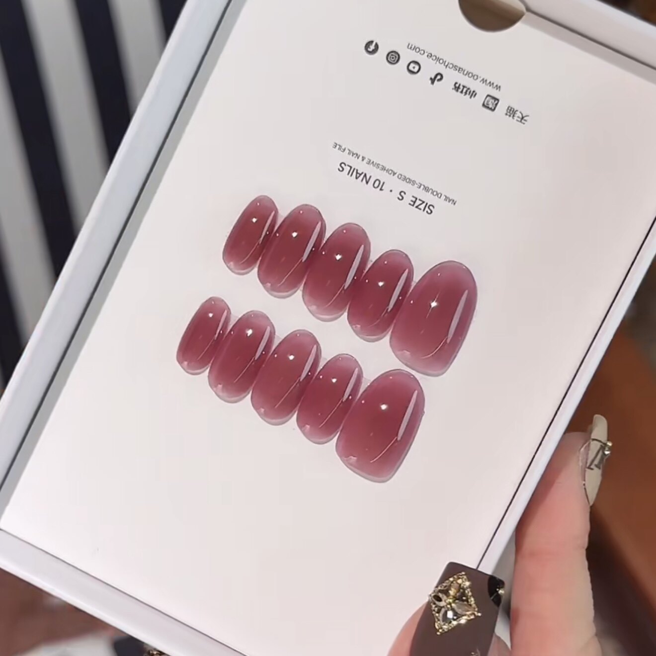 【水晶葡萄】烟灰紫色超润腮紫色短杏仁氛围感显白气质美甲穿戴甲