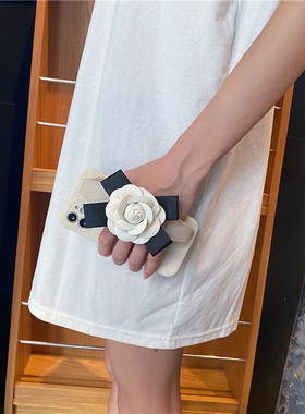 山茶花腕带适用苹果17promax手机壳iphone16保护套14软硅胶15女11套12防摔13mini手腕套xsmax白色7/8Plus/se4