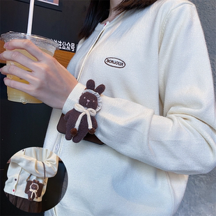 秋冬毛绒兔子腕带适用三星zflip7fe手机壳折叠屏6 5手提绳w25w24适用小米mixflip2适用摩托罗拉Razr6050ultra