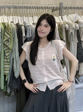 VI+（唯一家）-夏季圆领花朵单排扣短袖针织开衫98623