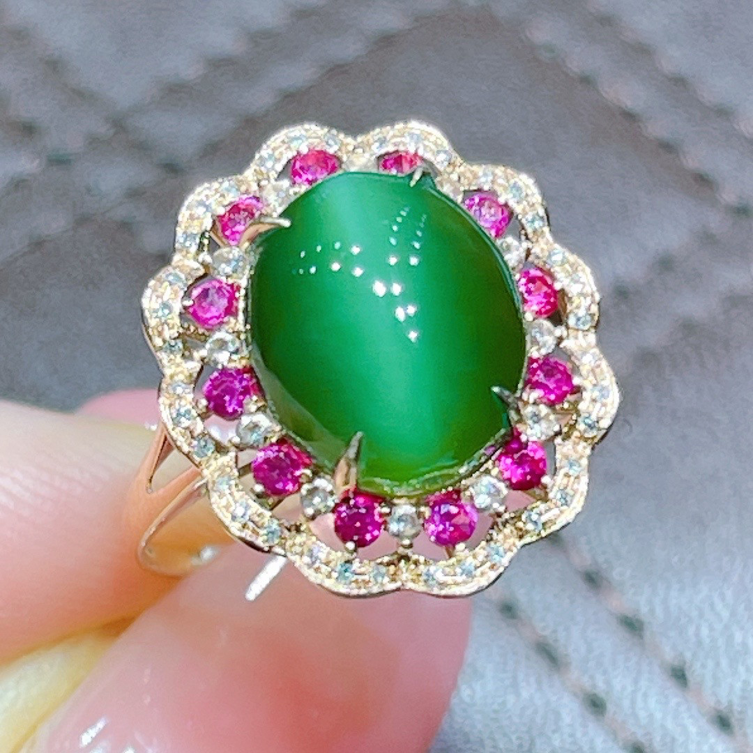 天然和田玉俄料碧玉猫眼蛋面戒指18k玫瑰金镶嵌南非钻石红宝石