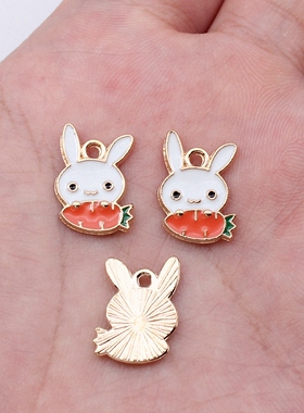 10个/包 15x11mm 白色KC金色材质 兔子抱胡萝卜吊坠 ABD-C70062