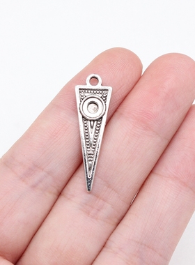 20个/包 29x9mm 古银色锌合金材质 三角形吊坠 ABD-C15658