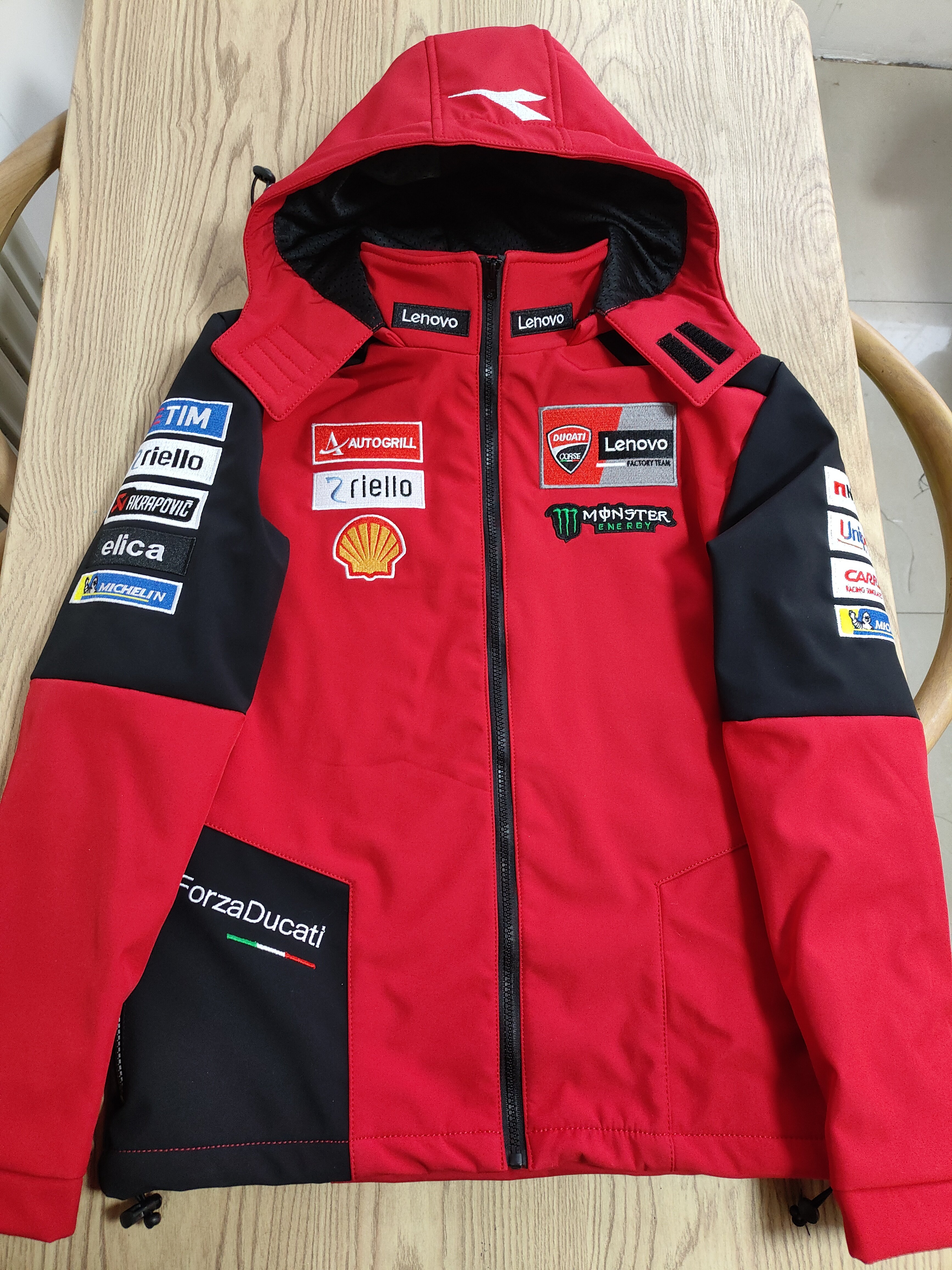 杜卡迪Ducati GP25冲锋衣摩托车厂队骑行服重机车连帽软壳赛车服
