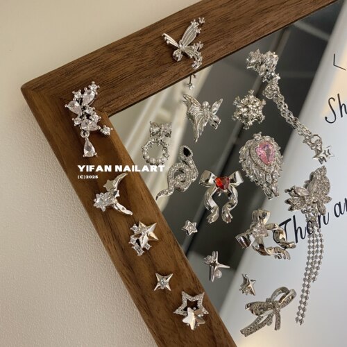 YIFANNAIL【黑王蛇】高定~迷你四芒星小星星 蝴蝶锆石美甲饰品R17