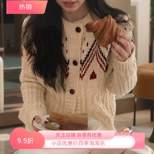 秋冬季实拍圆领撞色宽松长袖复古风提花毛绒上衣单排扣针织衫女装