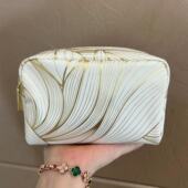 值得入雅诗兰黛白金荷花印花烫金PU化妆包 便捷简约收纳包 手拿包