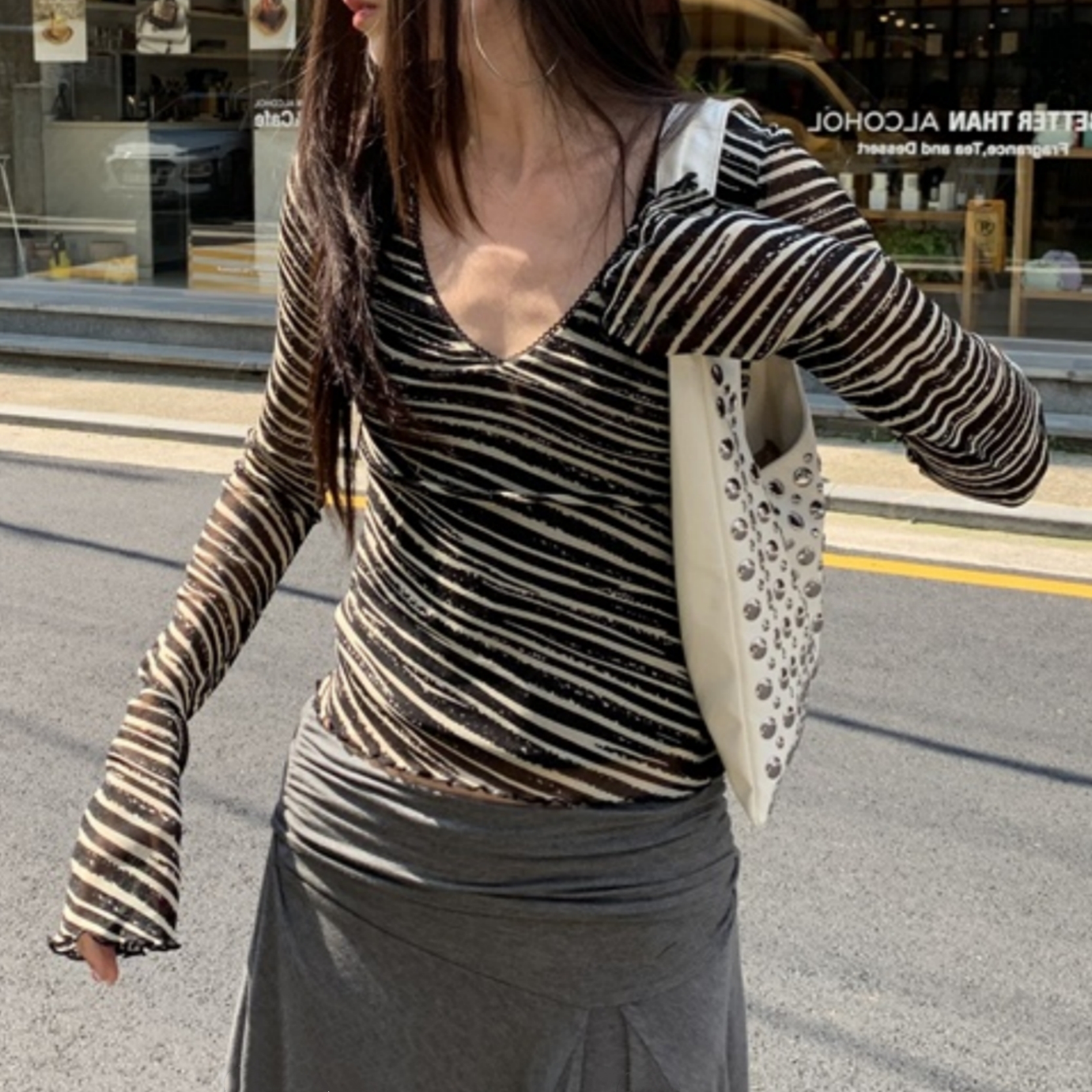 法式微透网纱斑马纹V领复古上衣