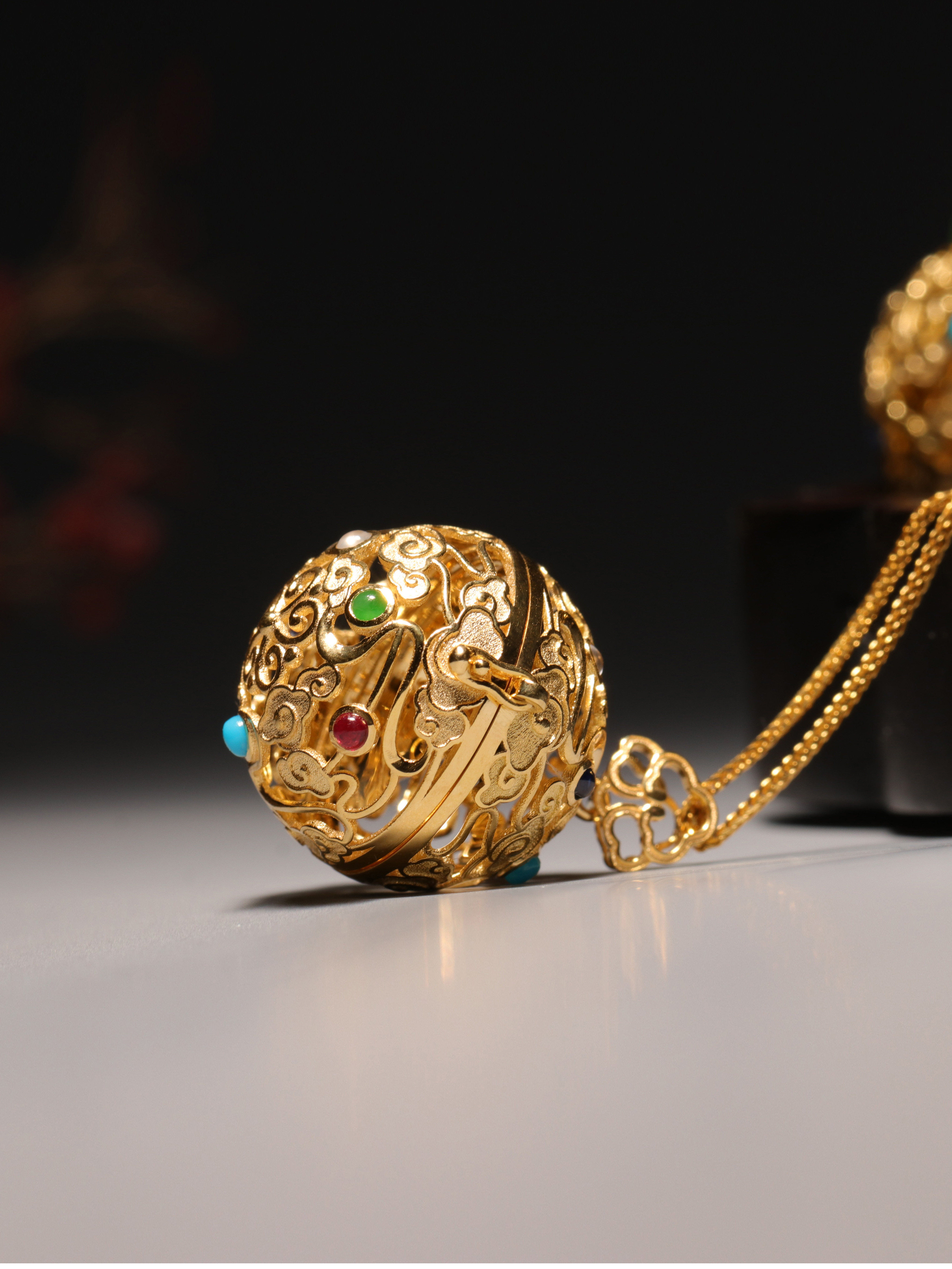 18k金古法黄金花丝镶嵌镂空香囊球古风可以打开女吊坠 足金店铺货