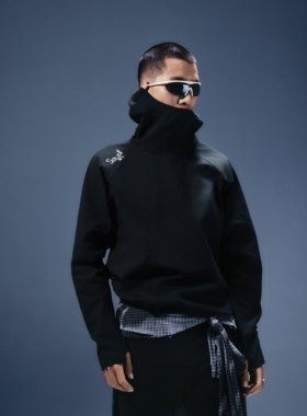 04款 SOWELL Solaro戴帽跑步卫衣