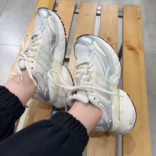 阿迪达斯女子EQT跑步鞋透气