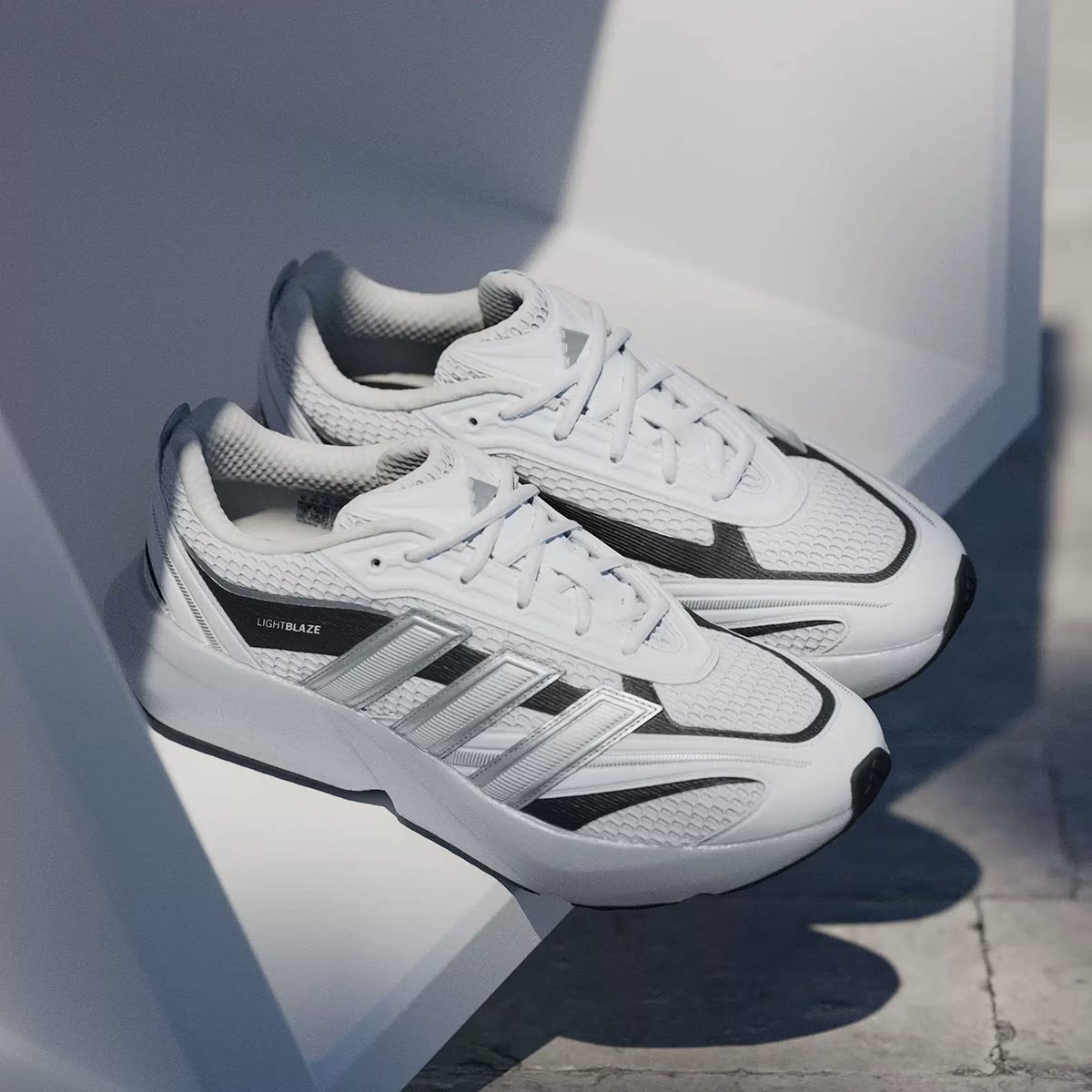 正品Adidas阿迪达斯LIGHTBLAZE男子运动休闲鞋「流光跑鞋」JP6288