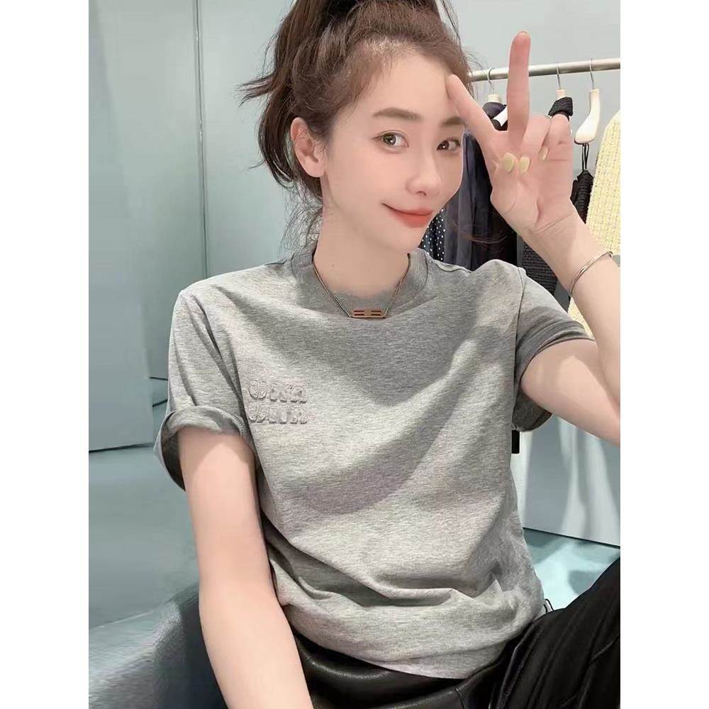 欧货灰色车标贴小字母短袖T恤女2026新款圆领宽松百搭打底衫上衣