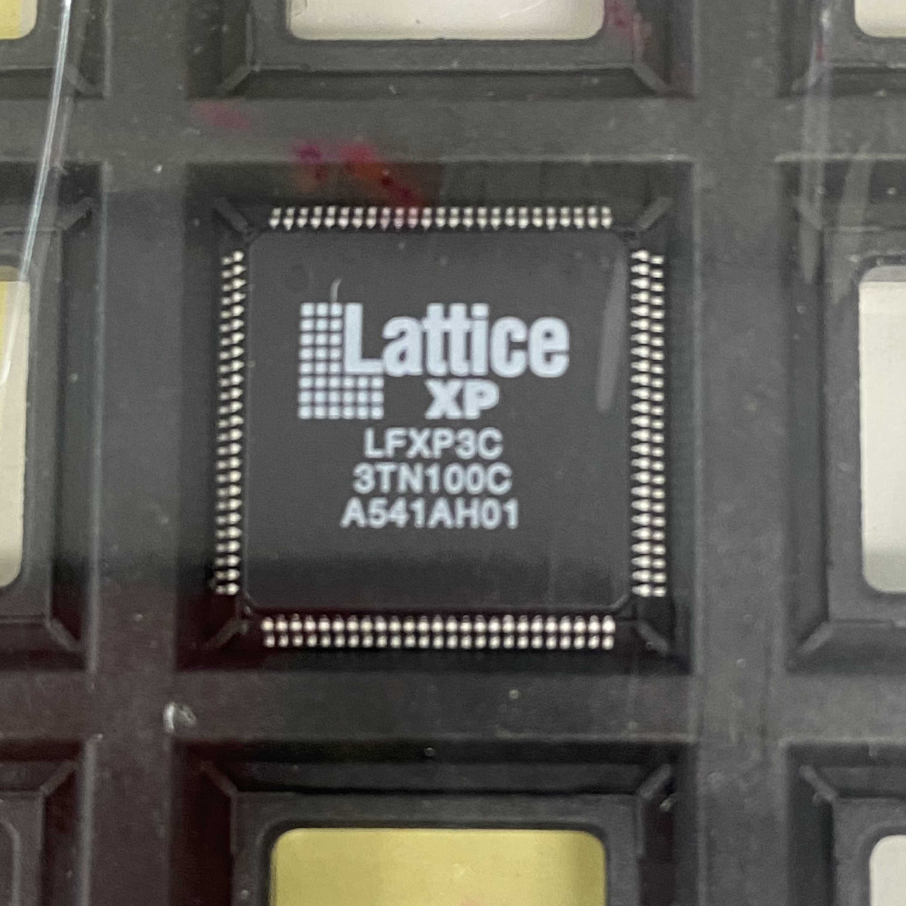 全新原装LATTICE LFEC3E-3QN208C QFP 现货直拍