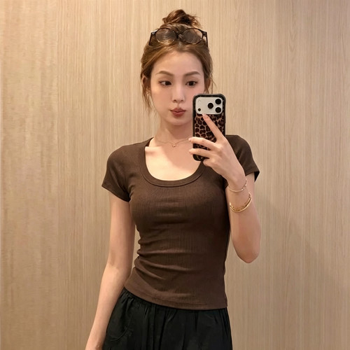 有绚新款U领咖啡色短袖T恤女夏