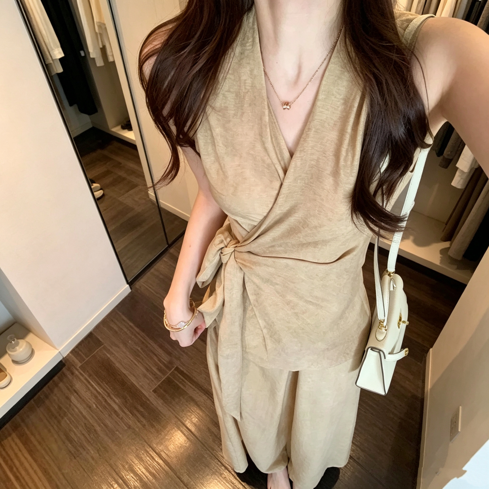 夏日清冷慵懒松弛感穿搭一整套无袖绑带上衣休闲气质阔腿裤子套装