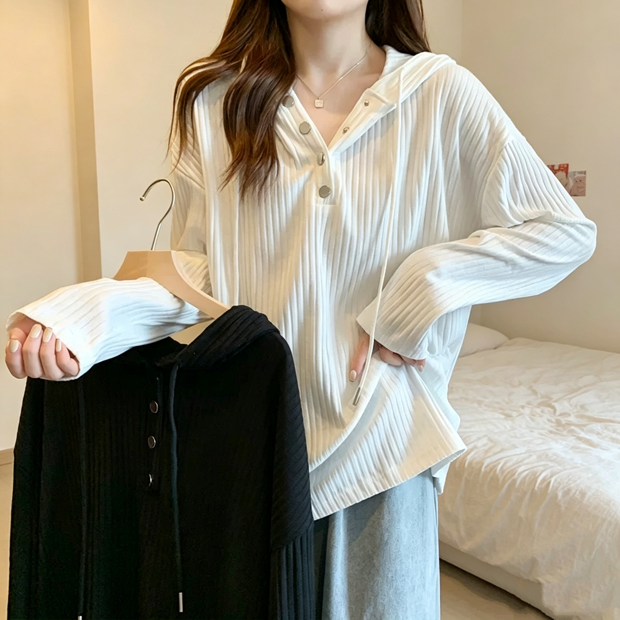 2026纯色坑条连帽卫衣女春秋季设计感宽松长袖打底衫上衣显瘦纽扣