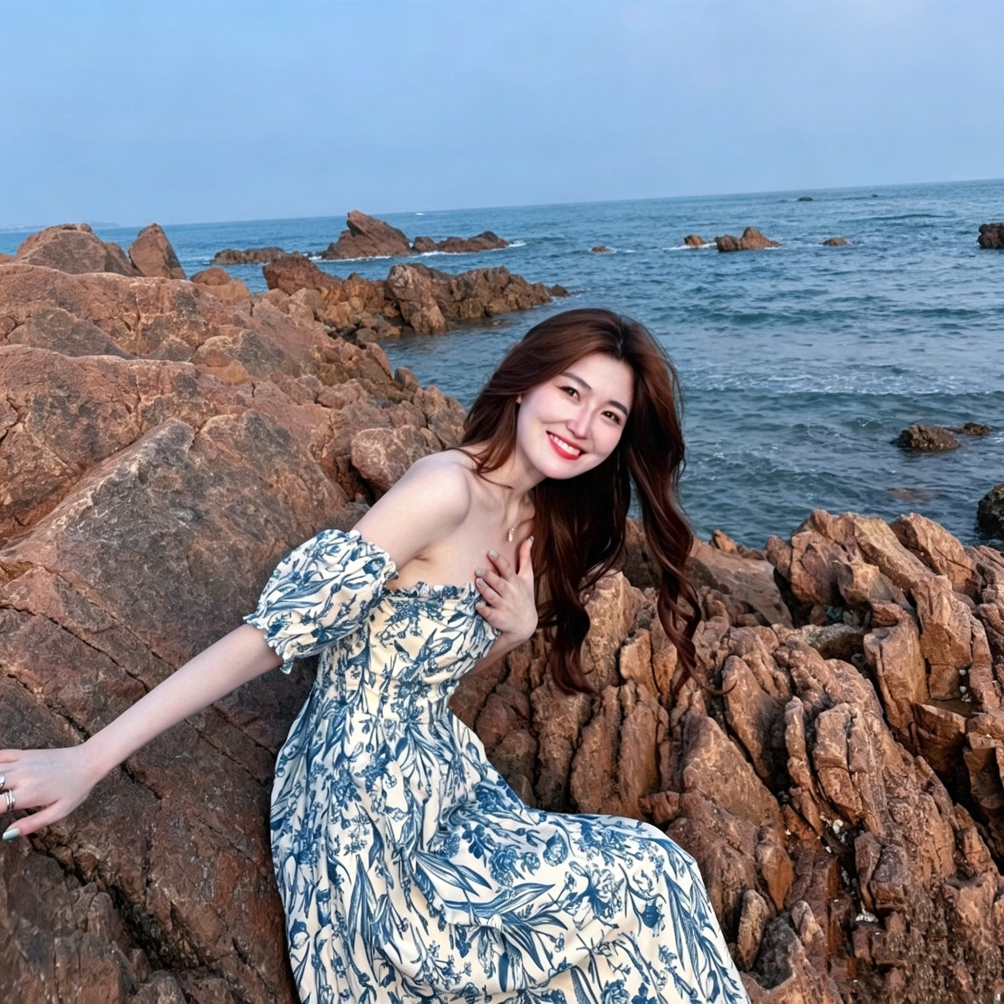 法式碎花一字肩连衣裙女夏季新款高级感海边度假裙子收腰抹胸长裙