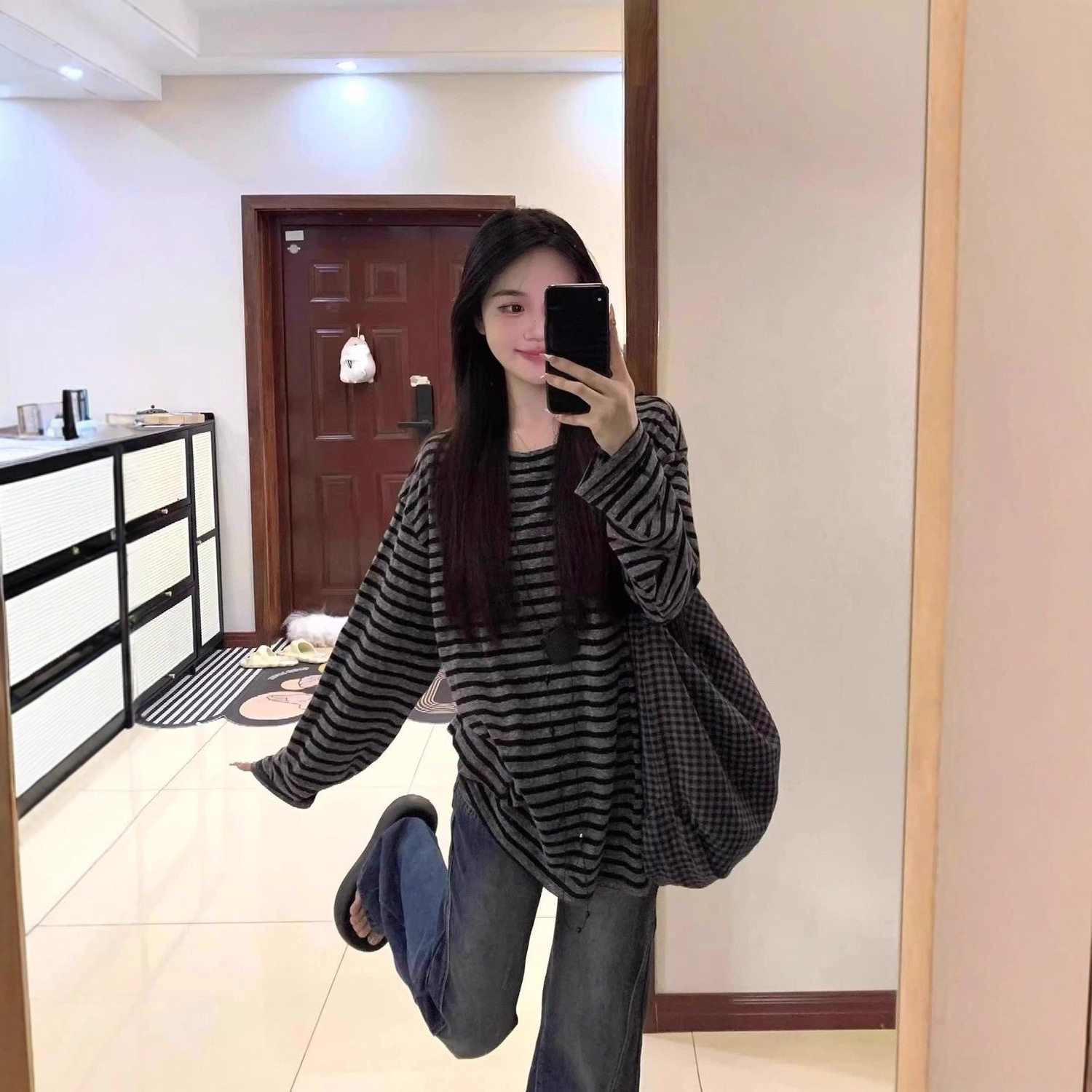 韩系慵懒松弛感黑灰色条纹长袖t恤女早秋2026新款宽松复古上衣ins