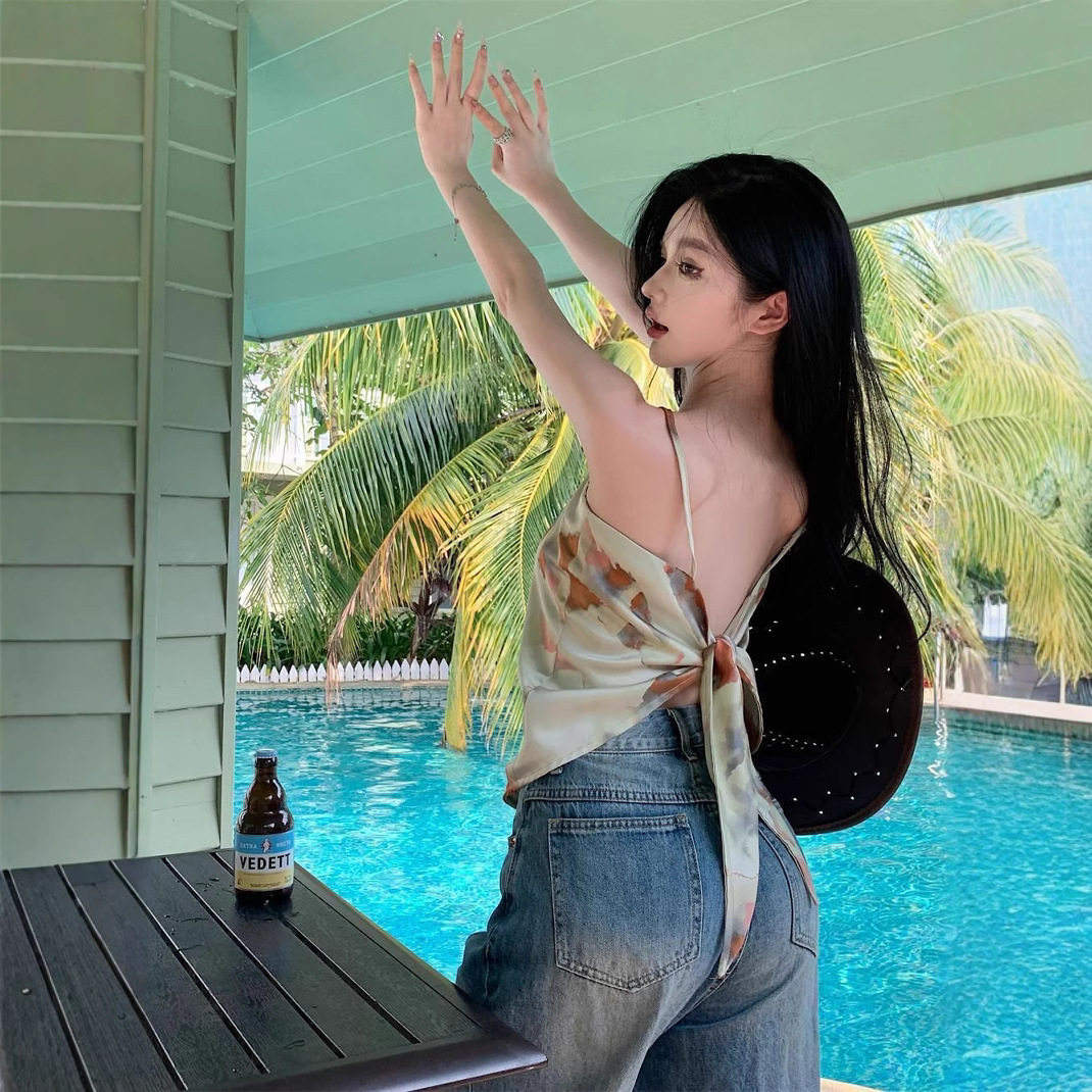 好看泰式多巴胺抹胸肚兜吊带背心女2026夏季露背三亚海边外穿甜辣