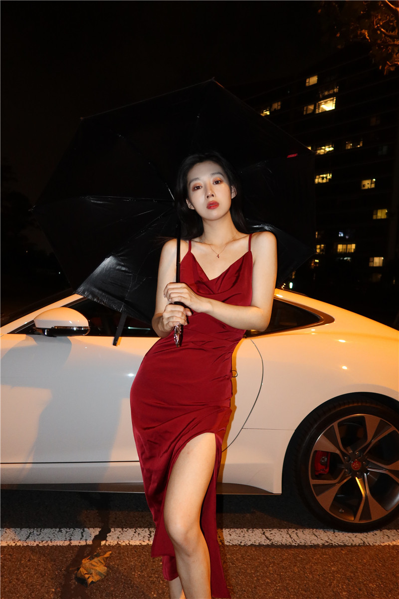 法式复古红色醋酸丝绸缎面吊带连衣裙夏季新款开叉收腰显瘦裙子女