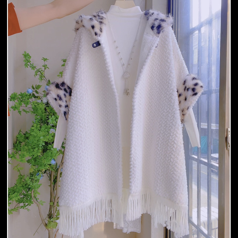 豹纹拼接连帽加绒加厚流苏斗篷冬季气质白色外套秋冬新款披肩外搭