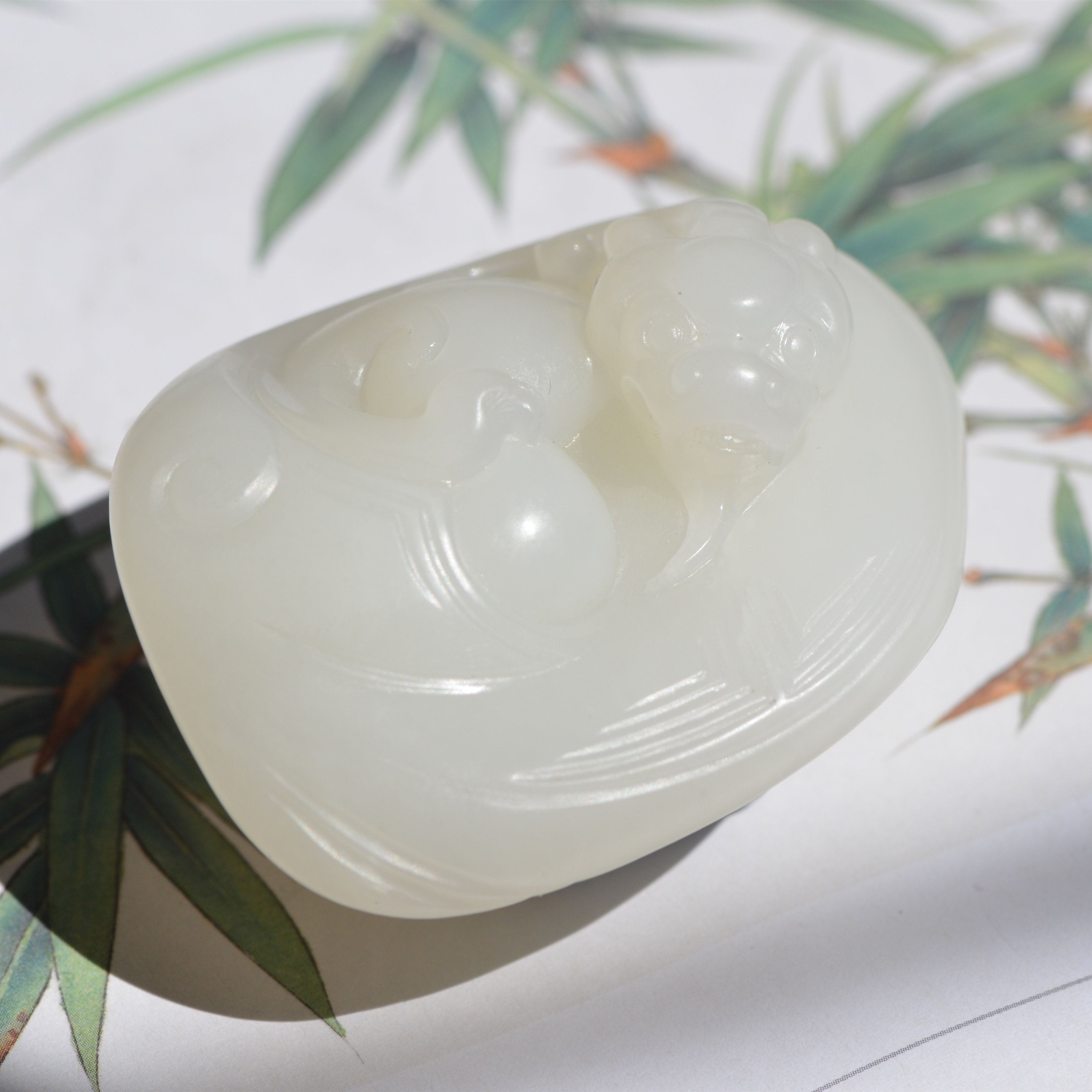 和田羊脂玉籽料雕件(瑞兽)92克