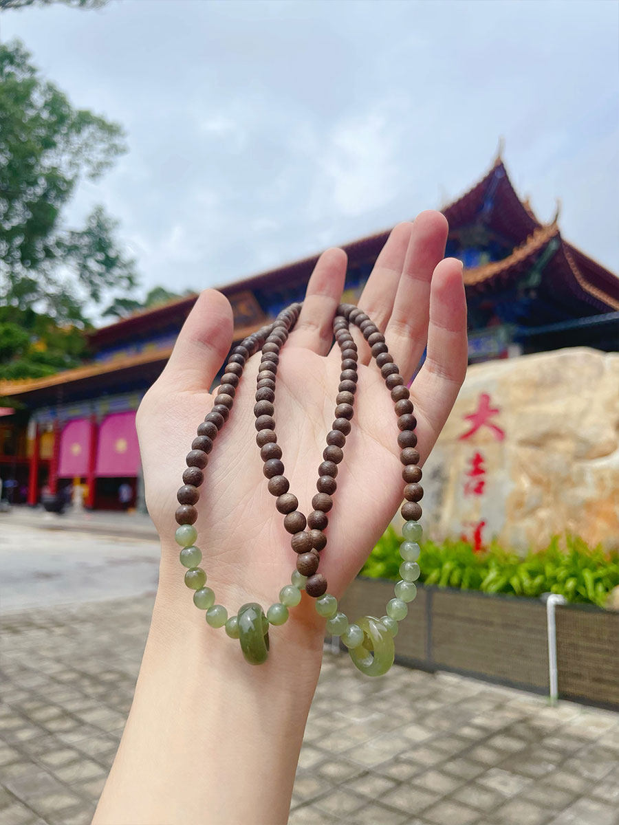 새로운 중국 스타일의 국가 스타일 천연 맑은 물 재료 HETIAN JADE AGARWOOD 팔찌 골동품 이중 원형 묵주 팔찌는 당신의 인생에서 부를 유치합니다
