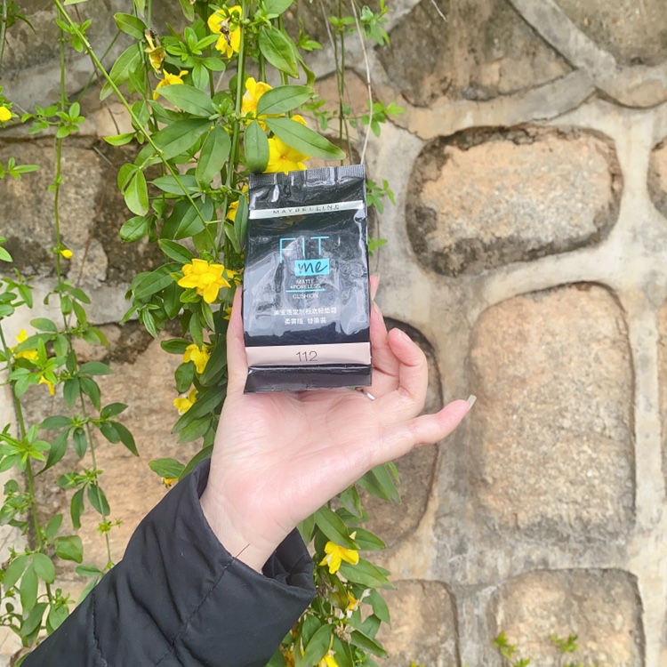 美宝莲定制轻垫霜112bb霜粉底液